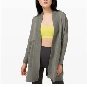 Lululemon Sit In Lotus Wrap; size 6, gently used condition